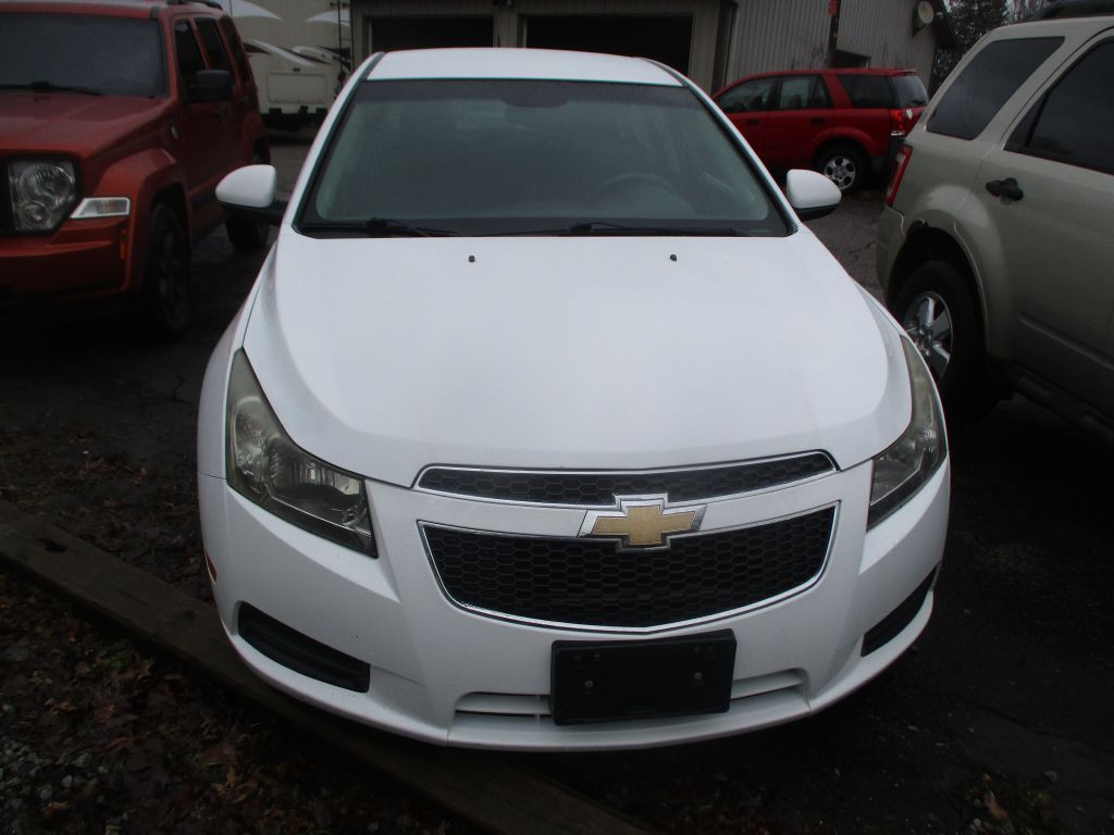 2011 Chevrolet Cruze Image 2