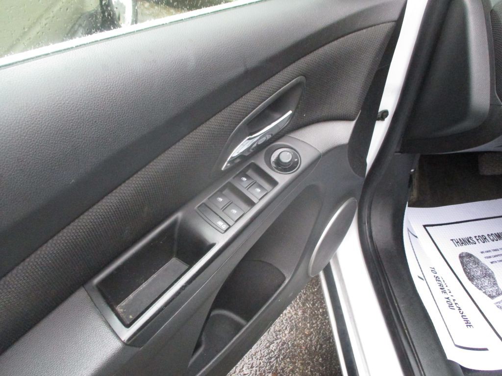 2011 Chevrolet Cruze Image 10
