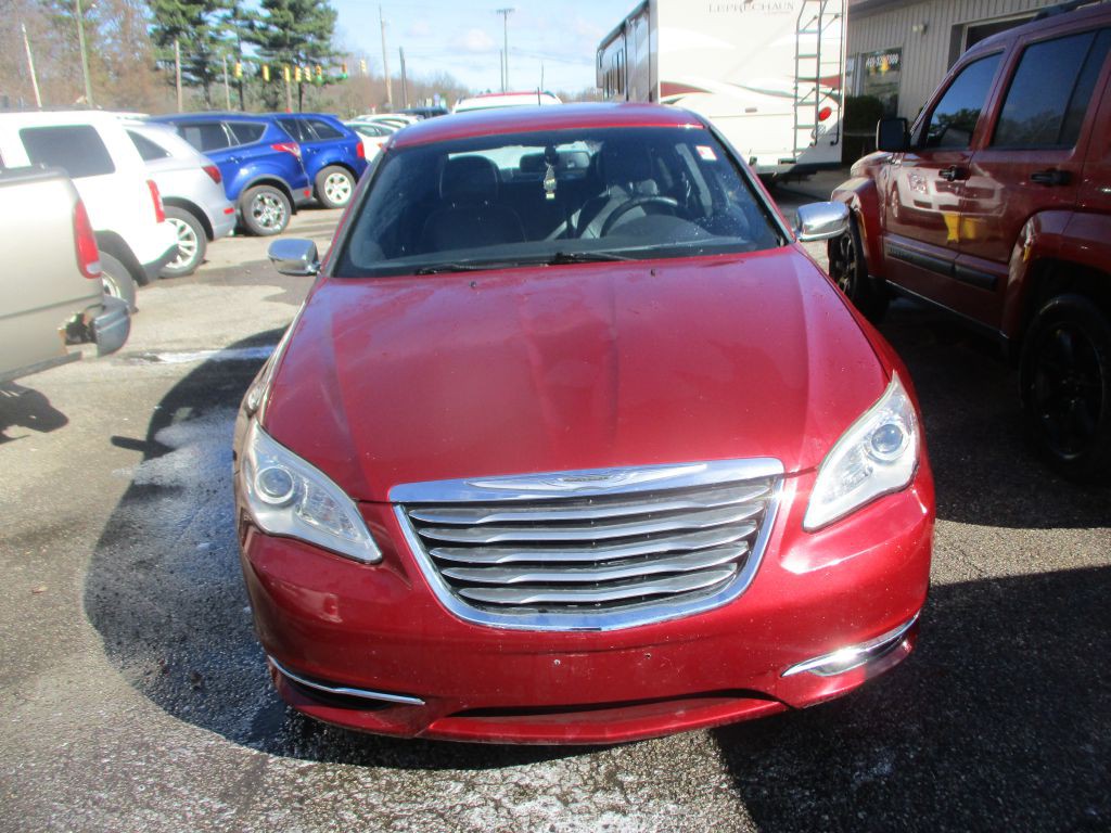 2013 Chrysler 200 Image 2