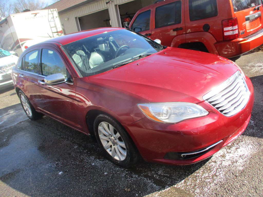 2013 Chrysler 200 Image 3