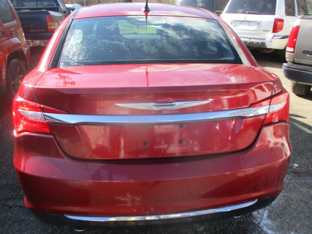 2013 Chrysler 200 Image 6