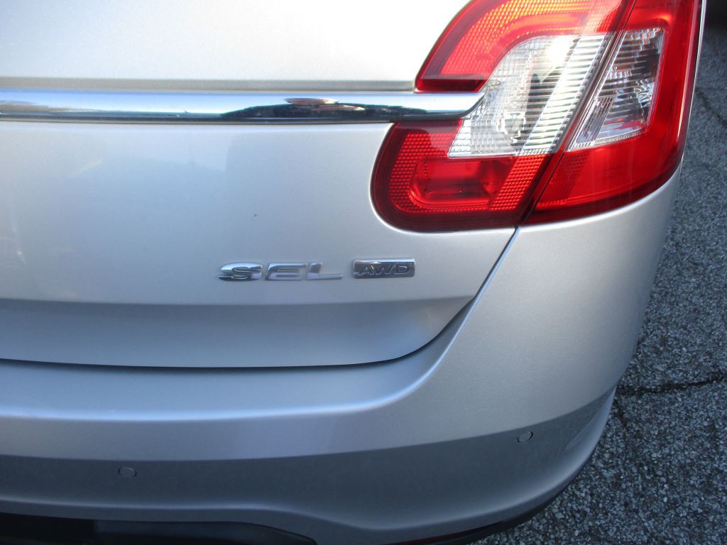 2011 Ford Taurus Image 6