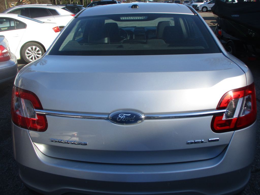 2011 Ford Taurus Image 7