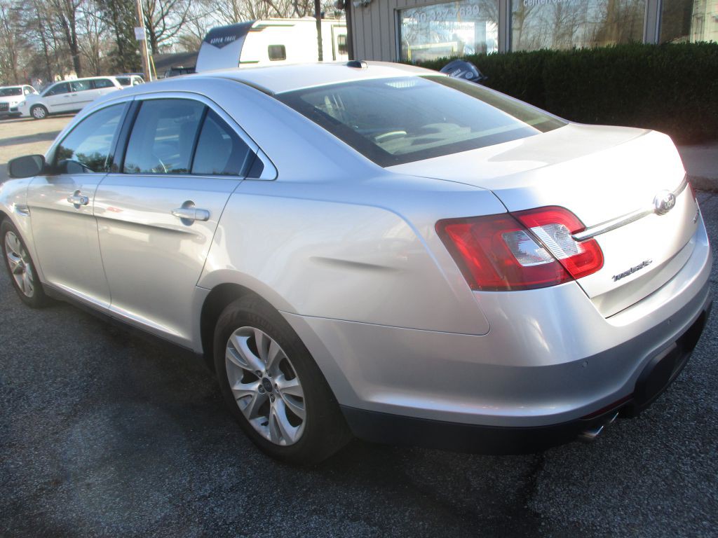 2011 Ford Taurus Image 8