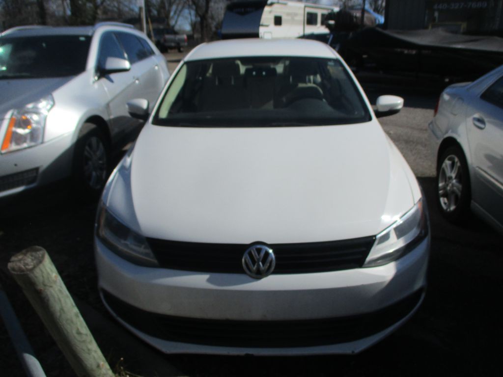 2011 Volkswagen Jetta Image 2