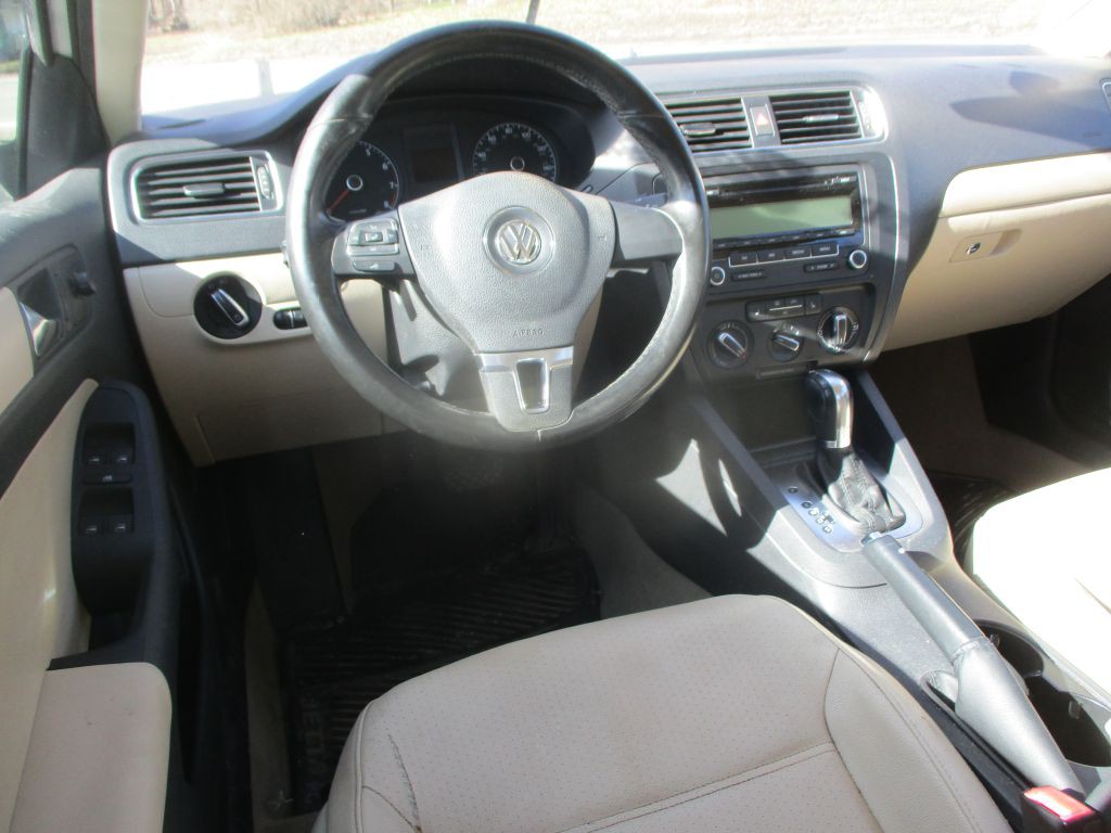 2011 Volkswagen Jetta Image 8