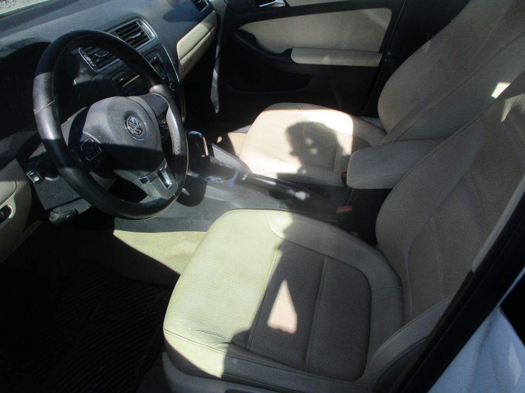 2011 Volkswagen Jetta Image 9