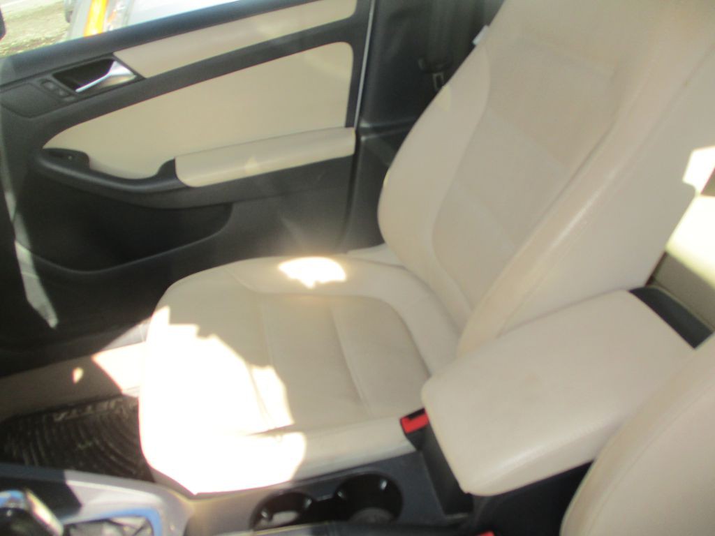 2011 Volkswagen Jetta Image 11