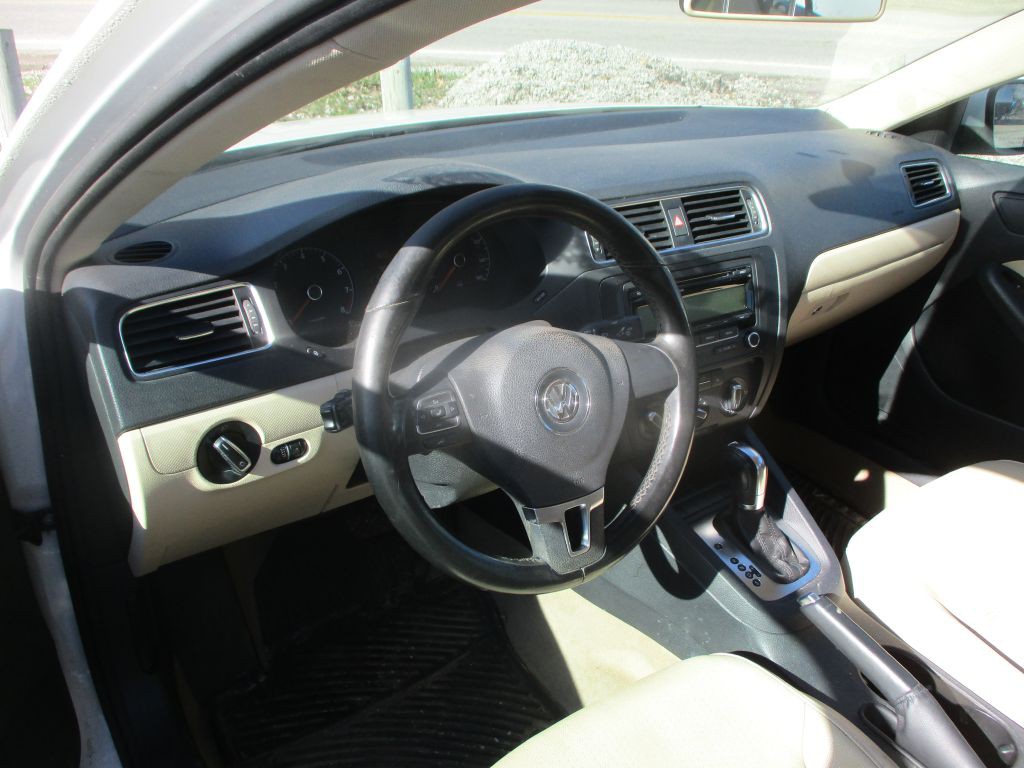 2011 Volkswagen Jetta Image 12