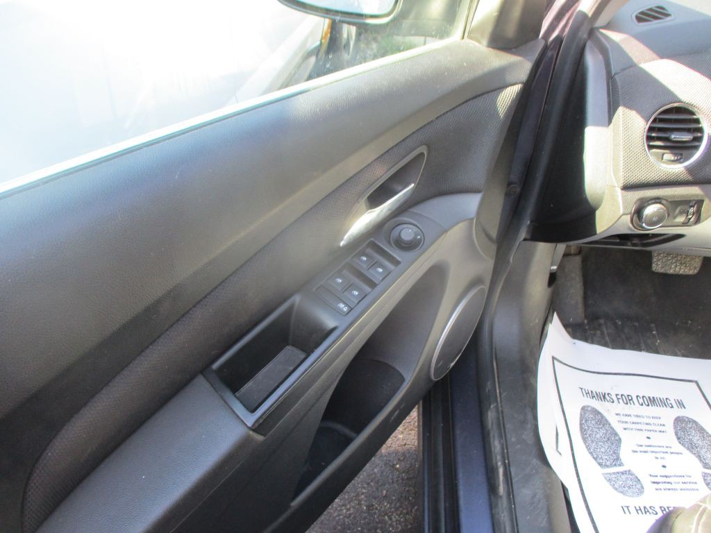 2013 Chevrolet Cruze Image 11