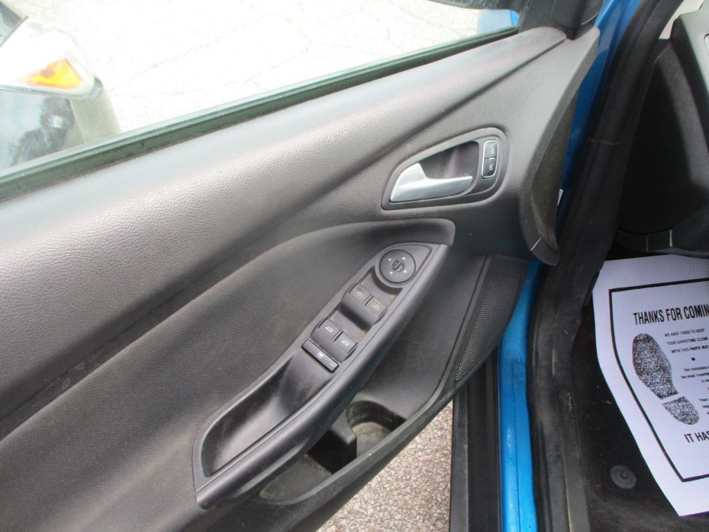 2015 Ford Focus Image 9