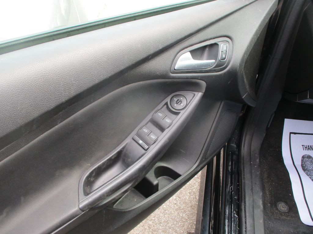 2015 Ford Focus Image 9