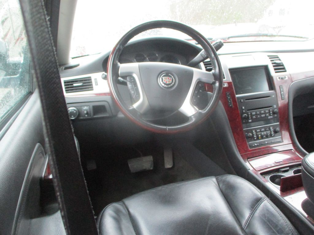 2008 Cadillac Escalade Image 8