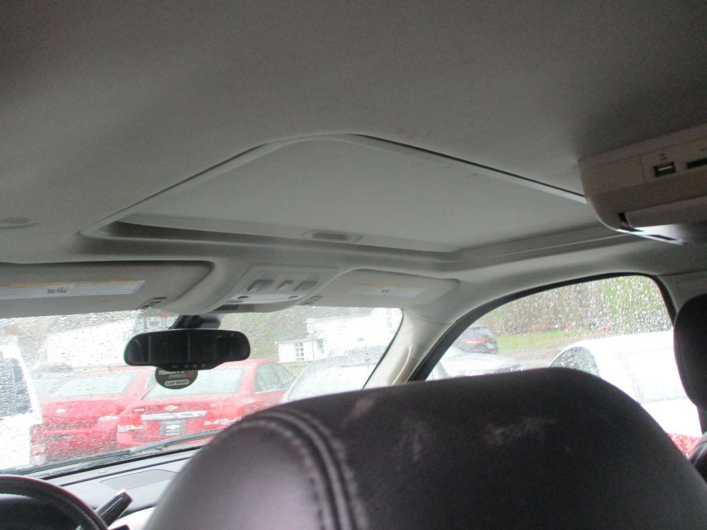 2008 Cadillac Escalade Image 9