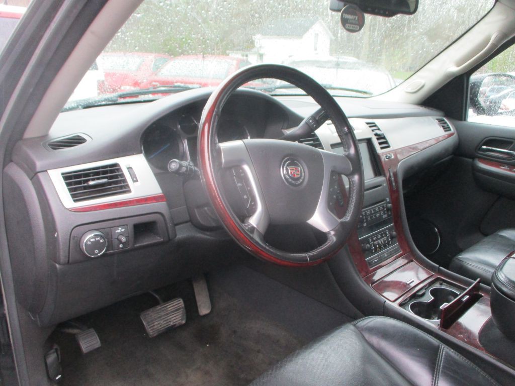 2008 Cadillac Escalade Image 11