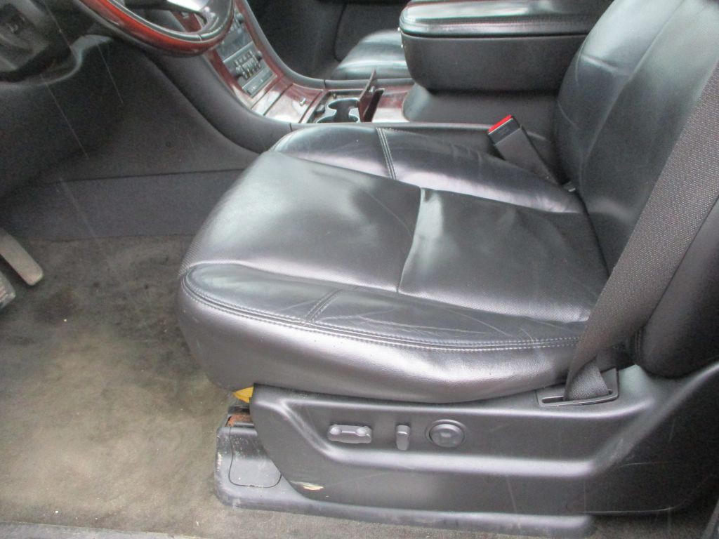 2008 Cadillac Escalade Image 12