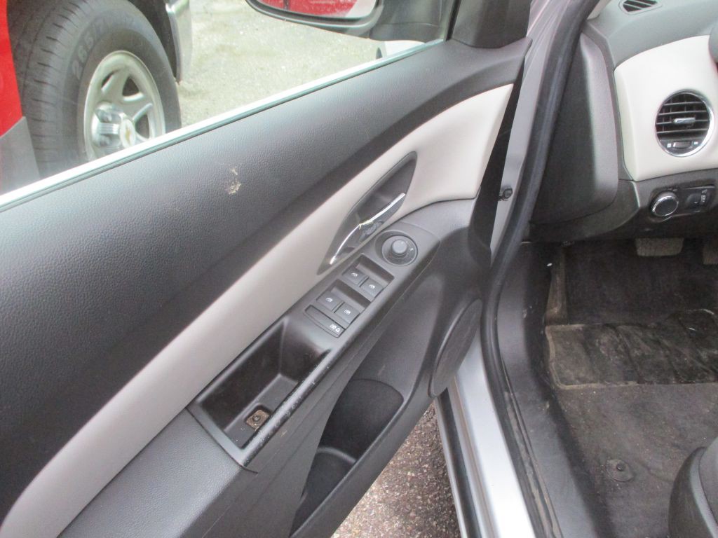 2012 Chevrolet Cruze Image 10