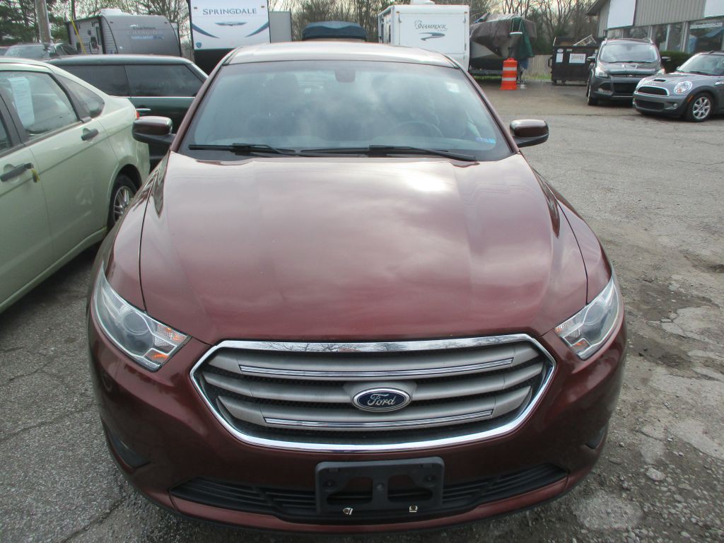 2015 Ford Taurus Image 2
