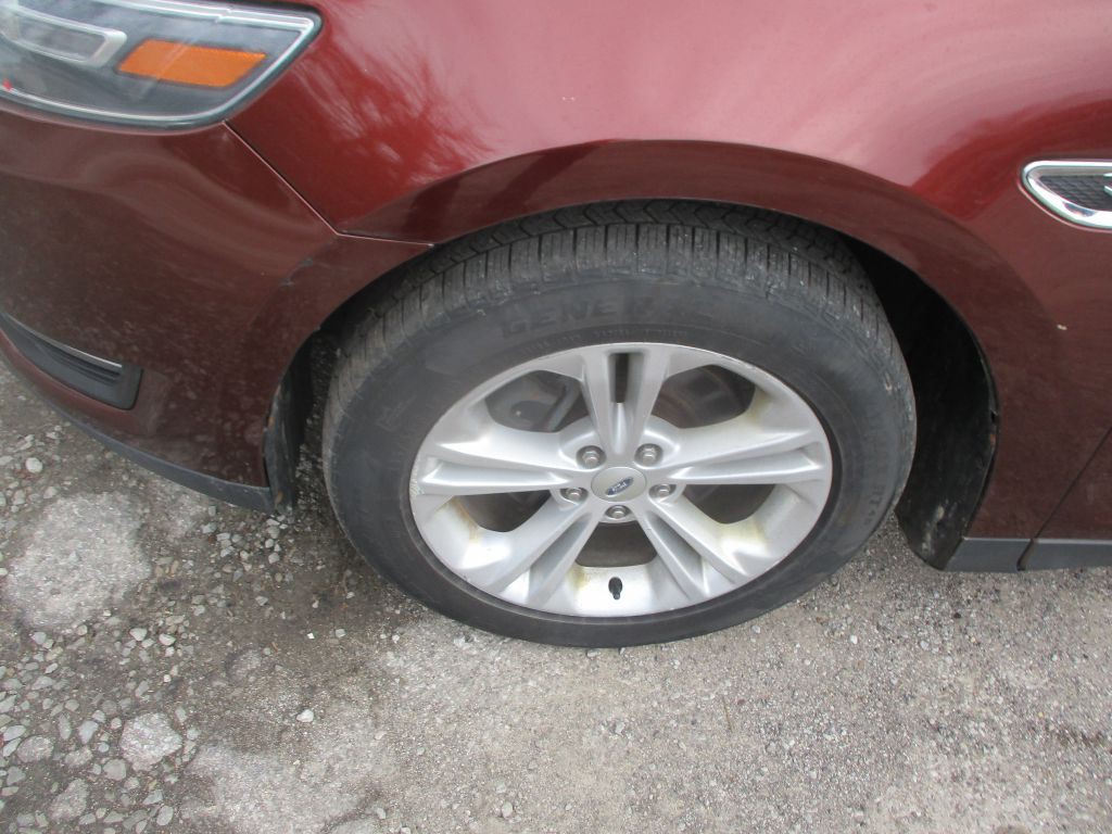 2015 Ford Taurus Image 4