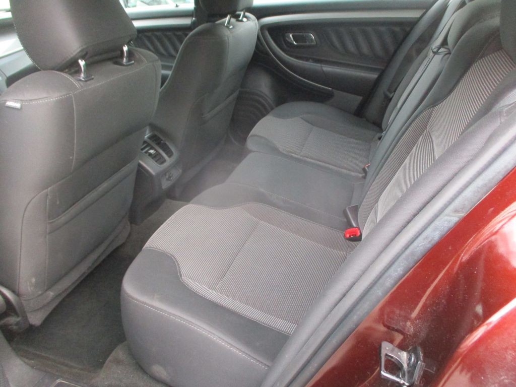 2015 Ford Taurus Image 8
