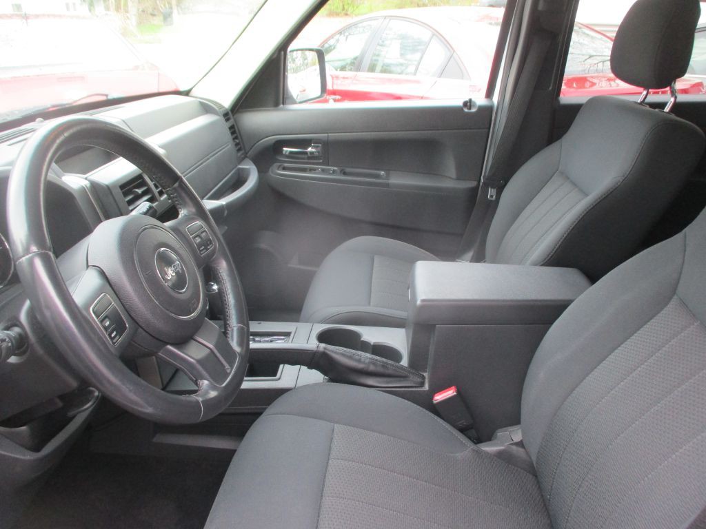 2011 Jeep Liberty Image 11
