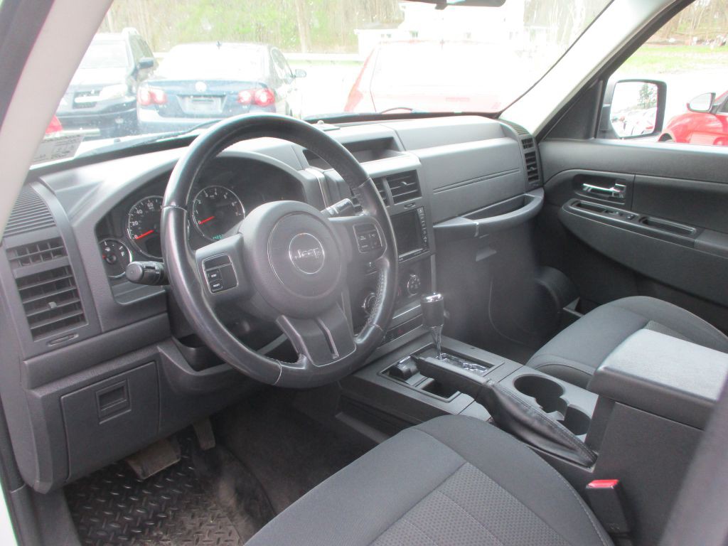 2011 Jeep Liberty Image 12