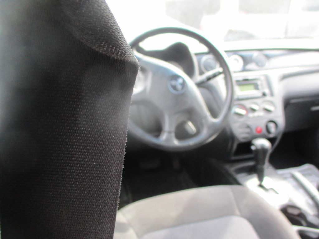 2006 Mitsubishi Outlander Image 10