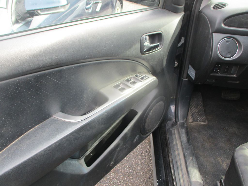 2006 Mitsubishi Outlander Image 12