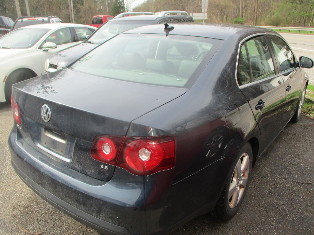 2009 Volkswagen Jetta Image 2