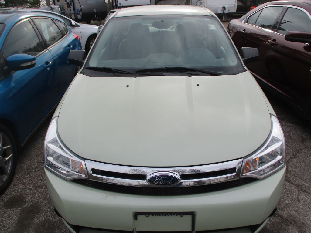 2010 Ford Focus Image 2