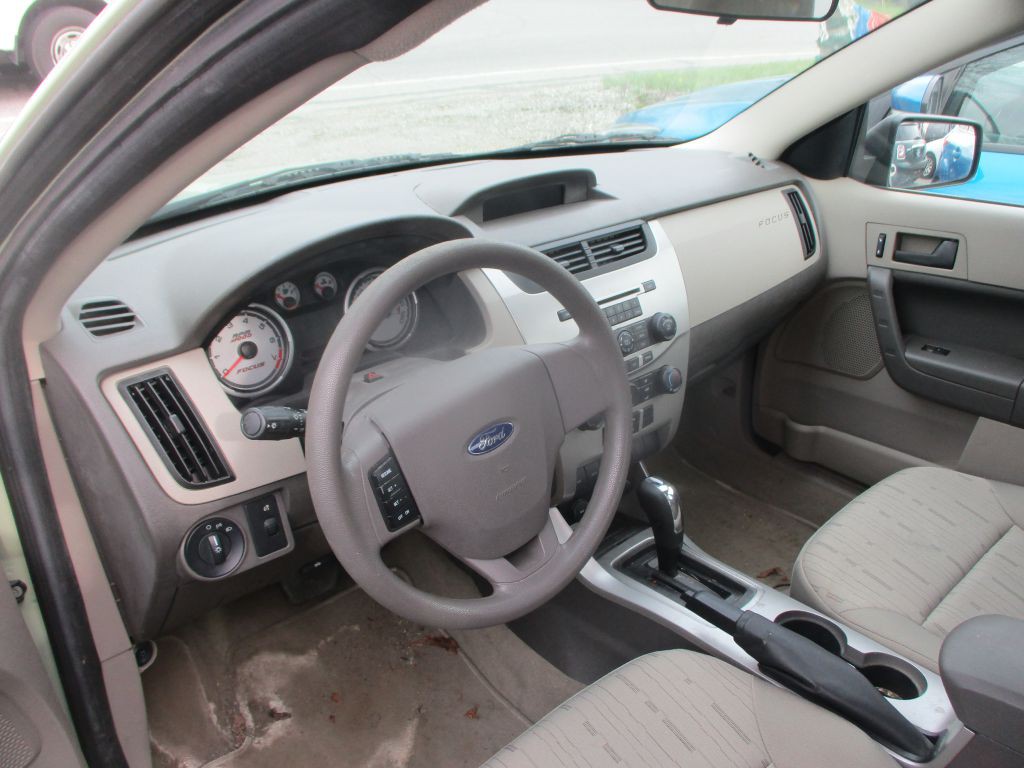 2010 Ford Focus Image 8
