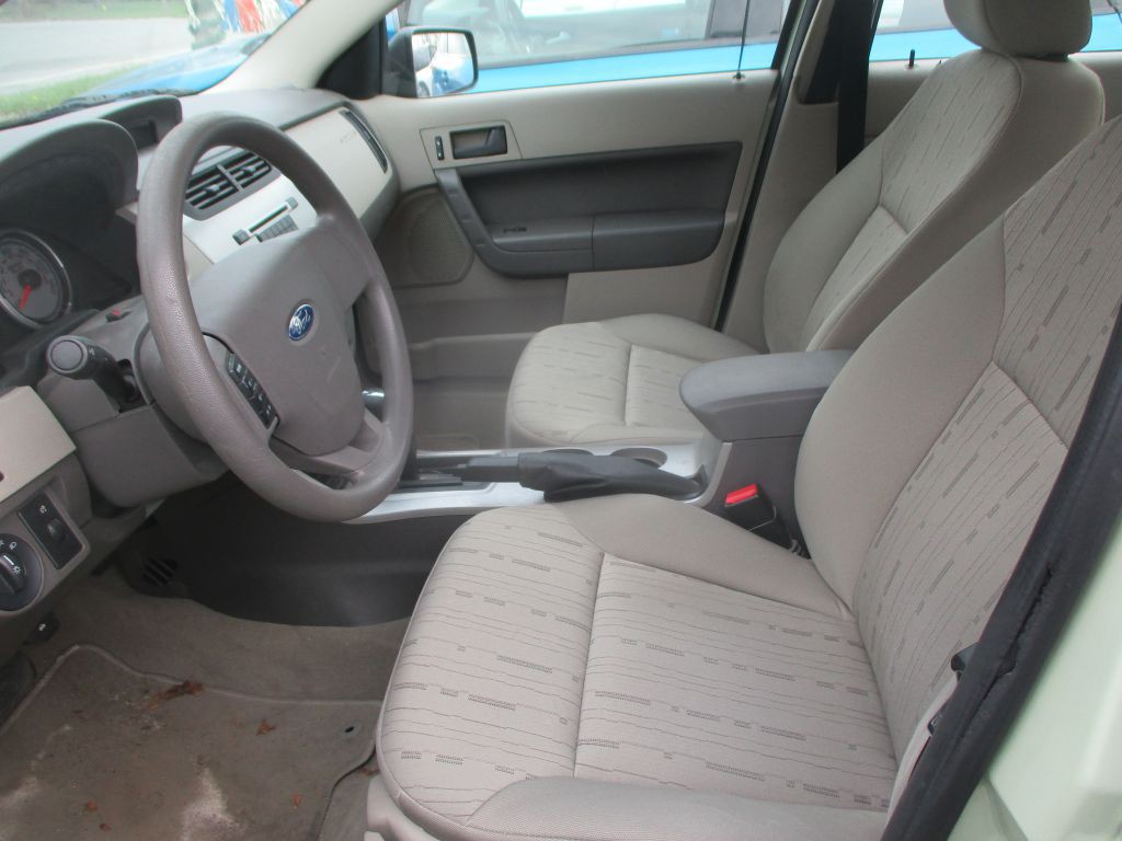 2010 Ford Focus Image 9