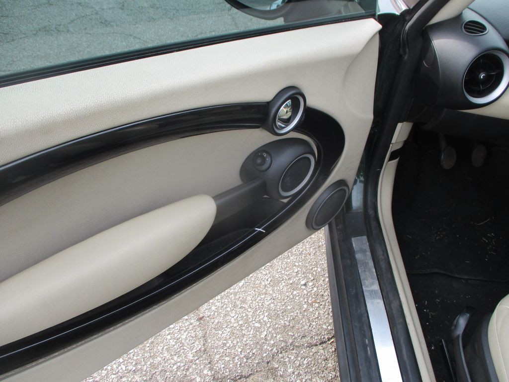 2011 MINI Cooper Image 8