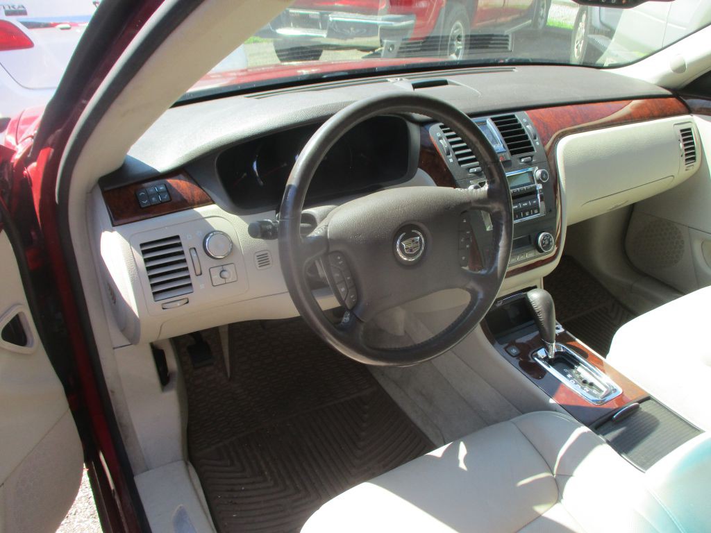 2007 Cadillac DTS Image 8