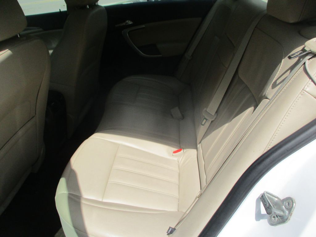 2013 Buick Regal Image 8