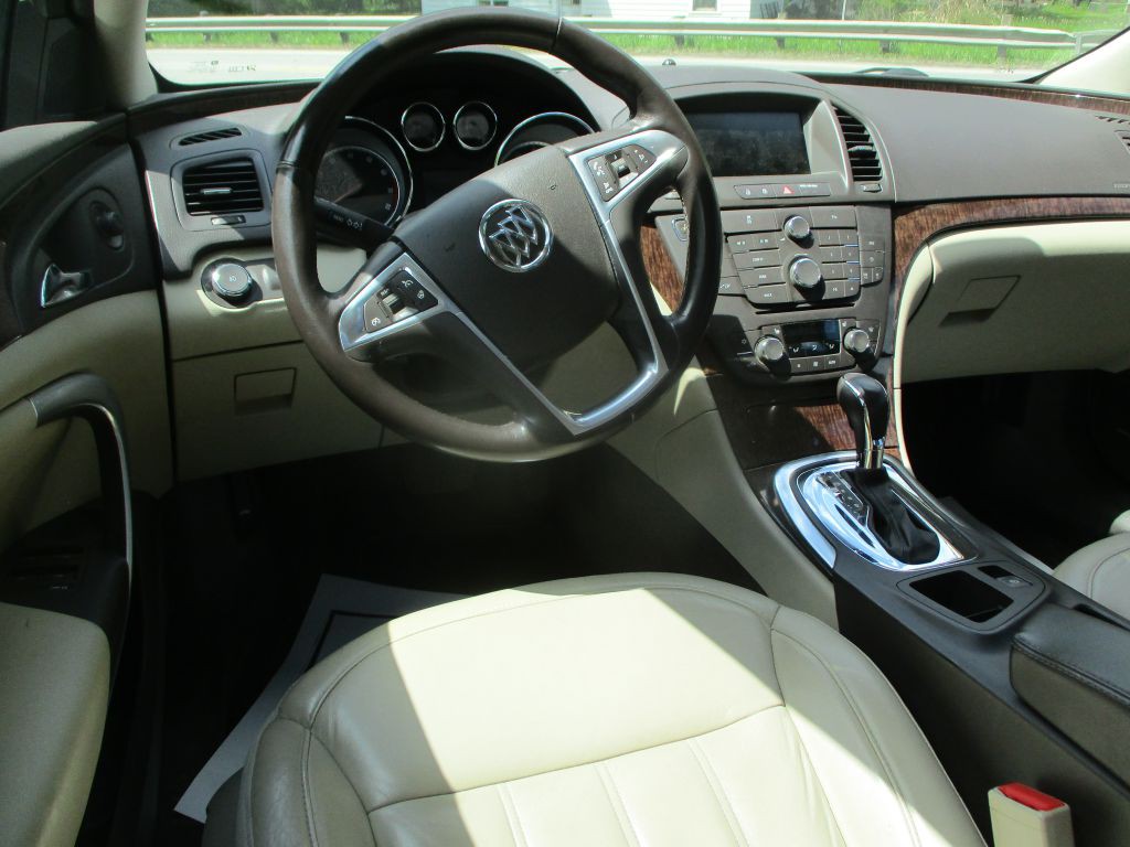 2013 Buick Regal Image 9