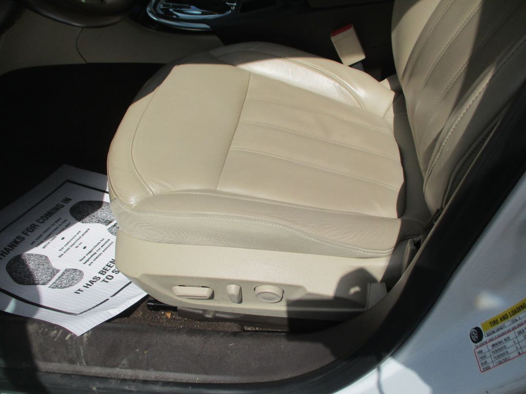2013 Buick Regal Image 11