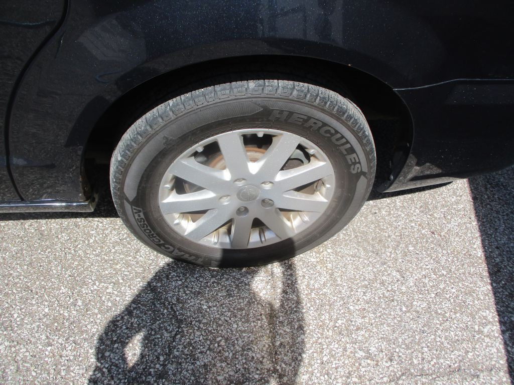 2014 Chrysler Town & Country Image 4