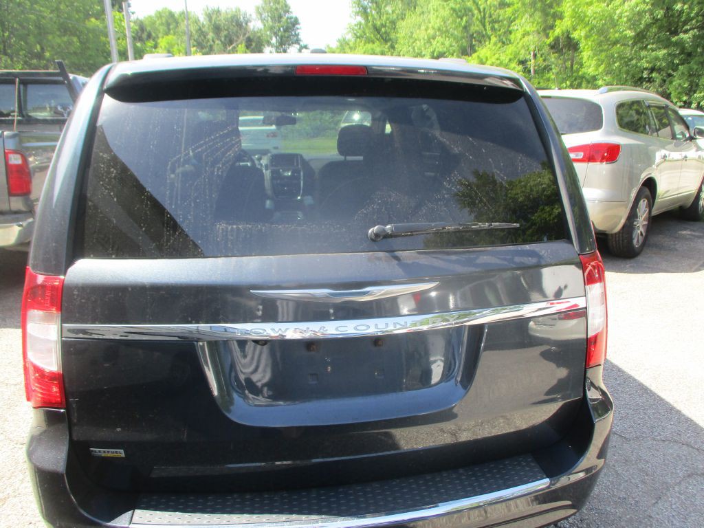 2014 Chrysler Town & Country Image 6