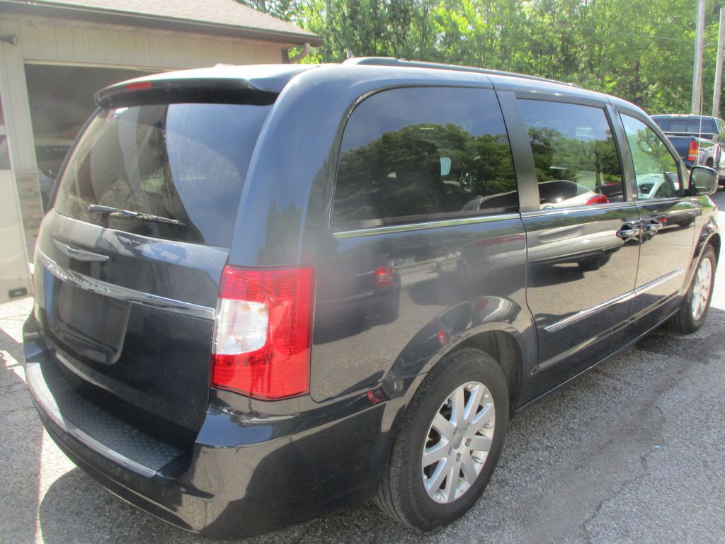 2014 Chrysler Town & Country Image 7