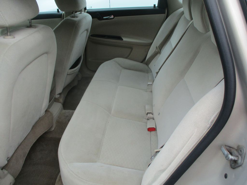2011 Chevrolet Impala Image 10