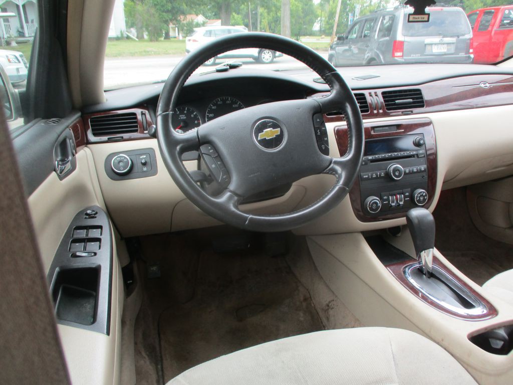 2011 Chevrolet Impala Image 11