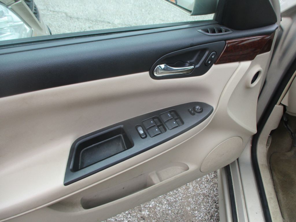 2011 Chevrolet Impala Image 12