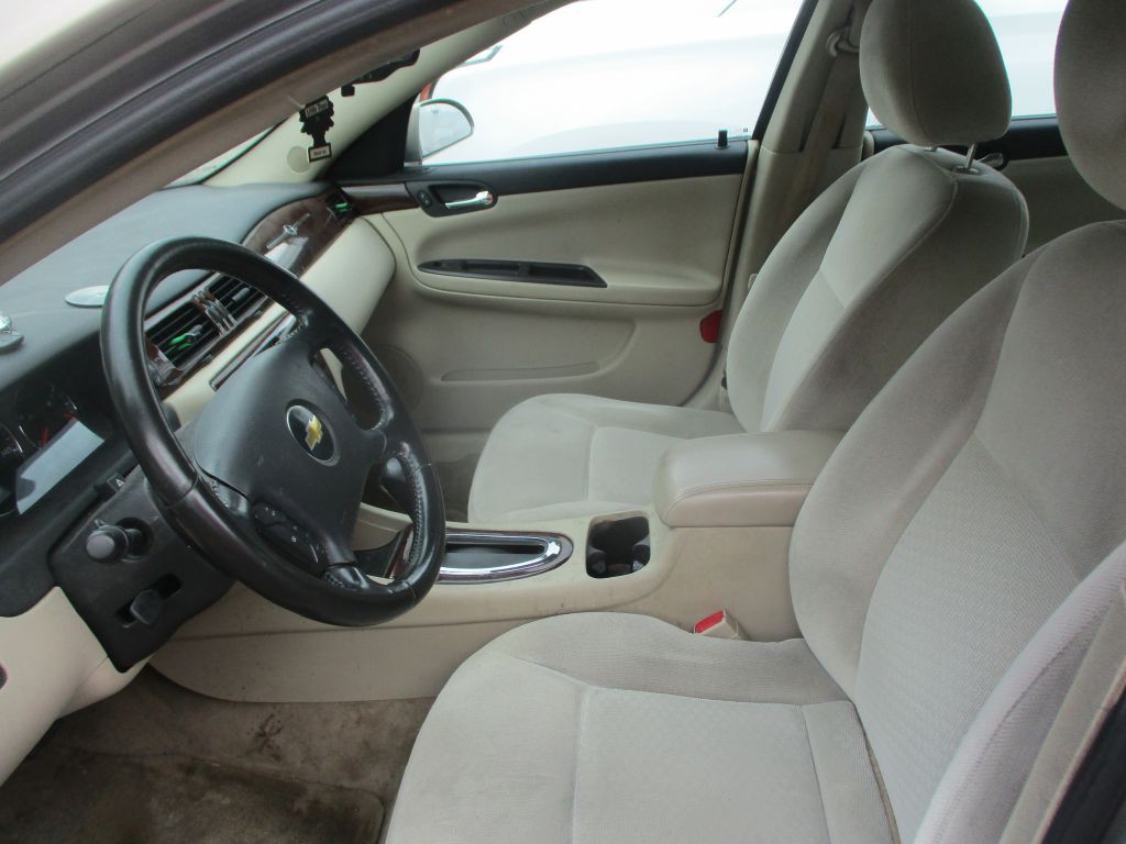 2011 Chevrolet Impala Image 14