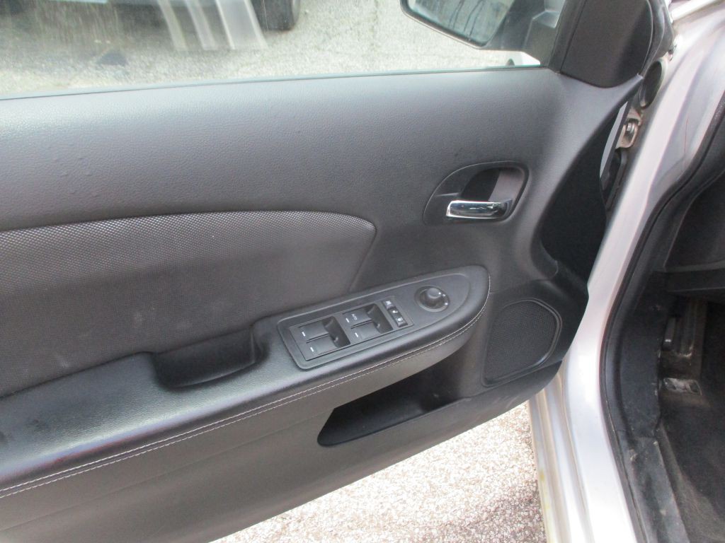 2012 Dodge Avenger Image 10