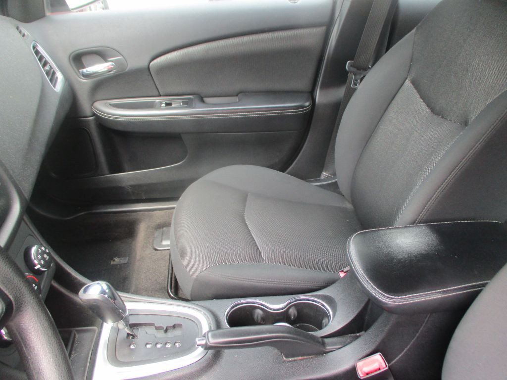 2012 Dodge Avenger Image 13