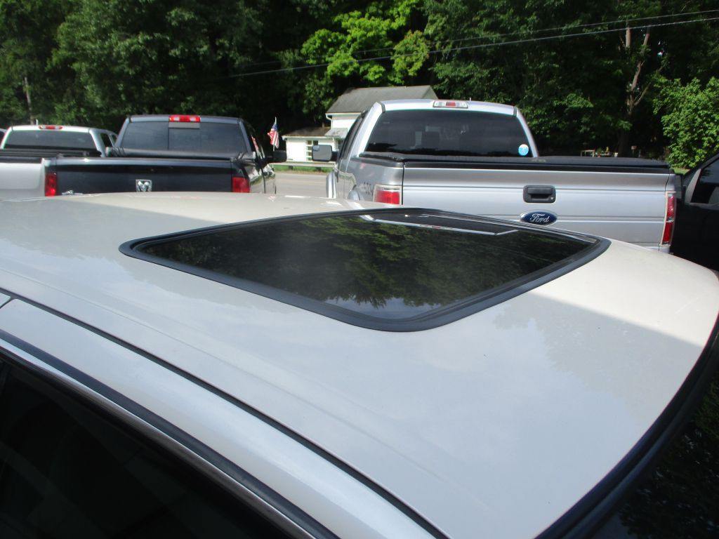 2002 Cadillac DeVille Image 4
