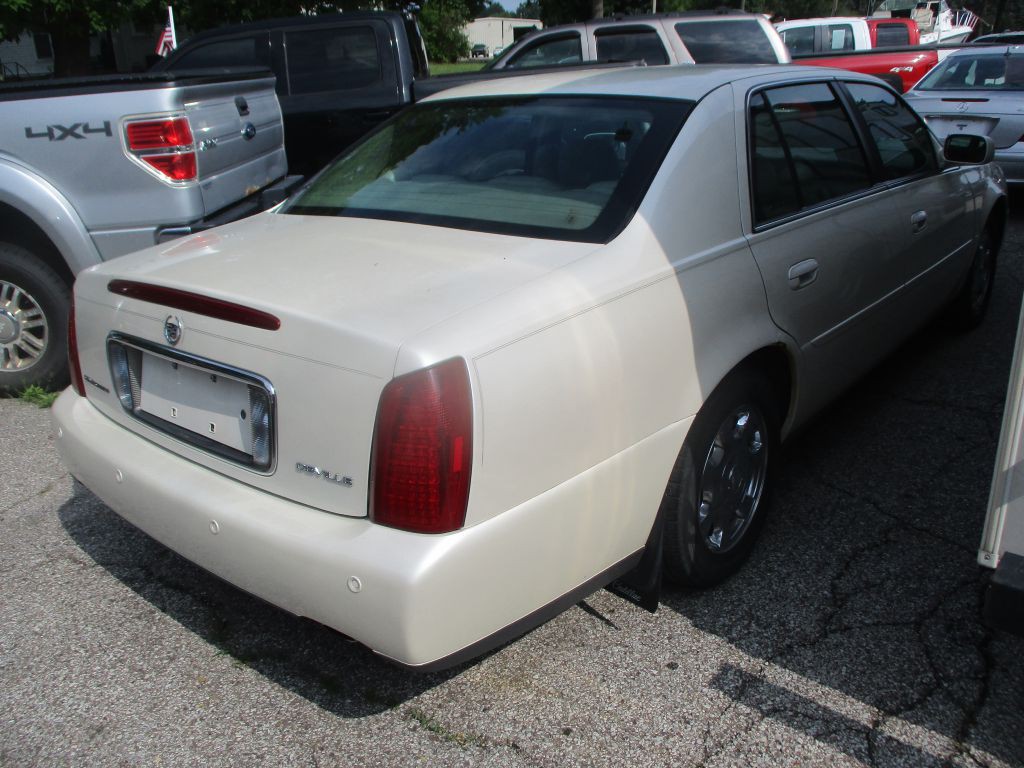 2002 Cadillac DeVille Image 5