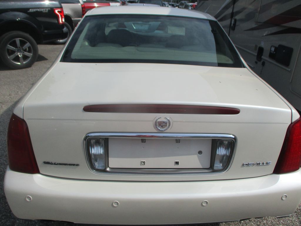 2002 Cadillac DeVille Image 6
