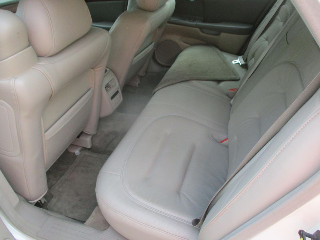 2002 Cadillac DeVille Image 8
